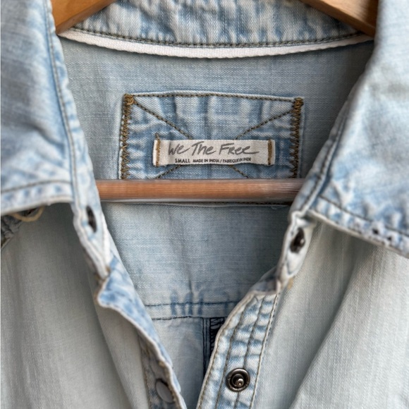 We the Free Short of It Denim Light Blue Vintage top Size S - Picture 2 of 10